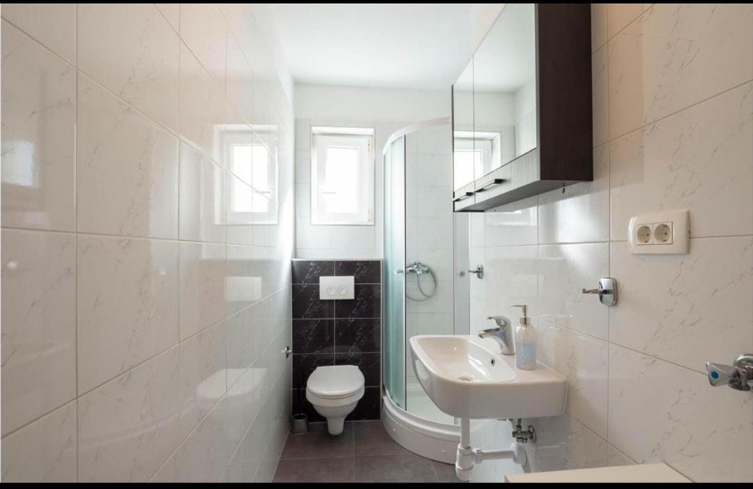 Apartment Nina Podstrana Buitenkant foto