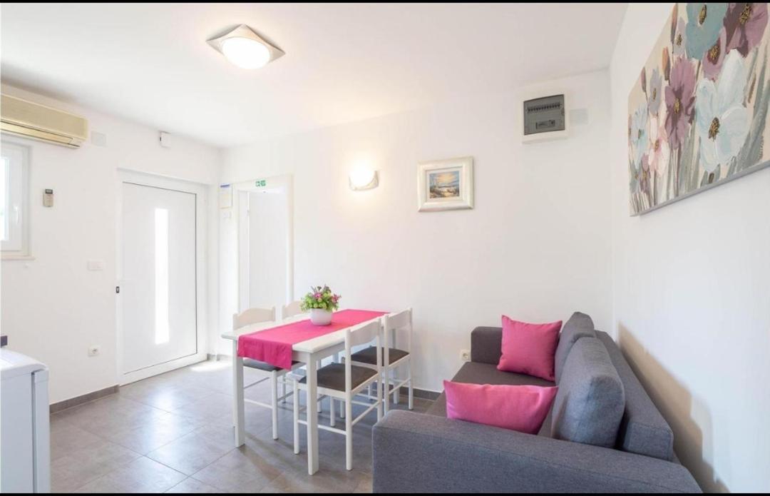 Apartment Nina Podstrana Buitenkant foto